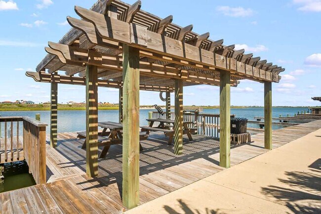 Building Photo - 15209 Leeward Dr