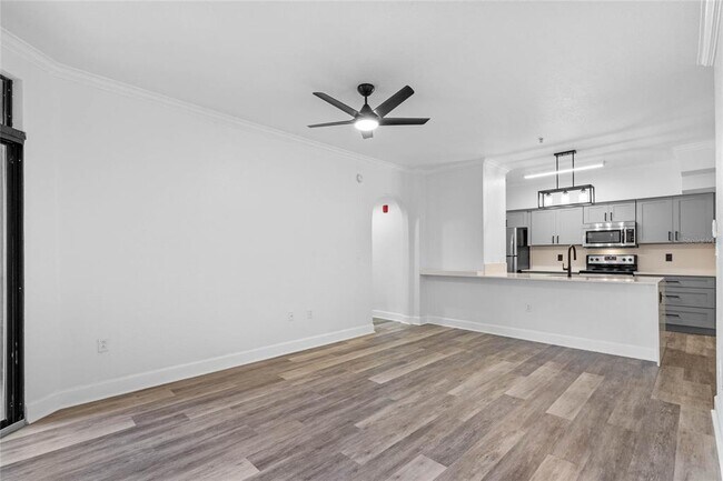 Building Photo - 911 N Orange Ave