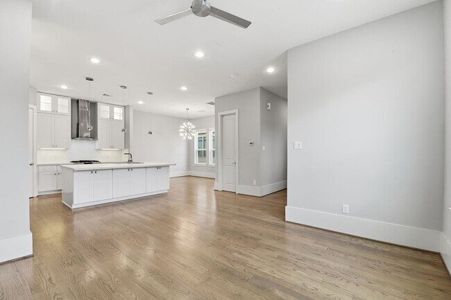 Building Photo - Rooftop Deck with Downtown Views in Sawyer Heights