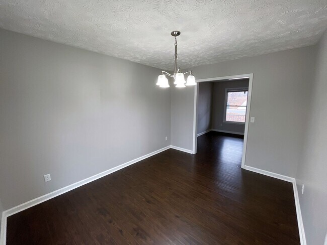 Building Photo - Updated 4 Bedroom / 3 Bathroom with In-Law...
