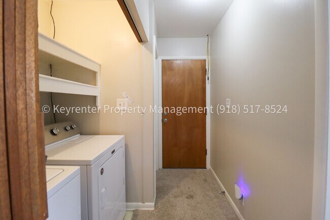 Building Photo - LOCATION LOCATION LOCATION!! Brookside Gem Available Immediately!