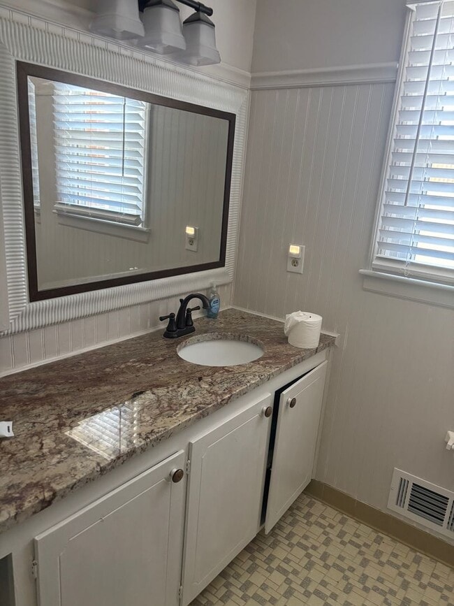 Building Photo - Available Now! Managed by Blanchard and Calhoun