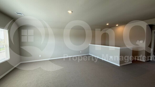 Building Photo - 685 Briar Dr