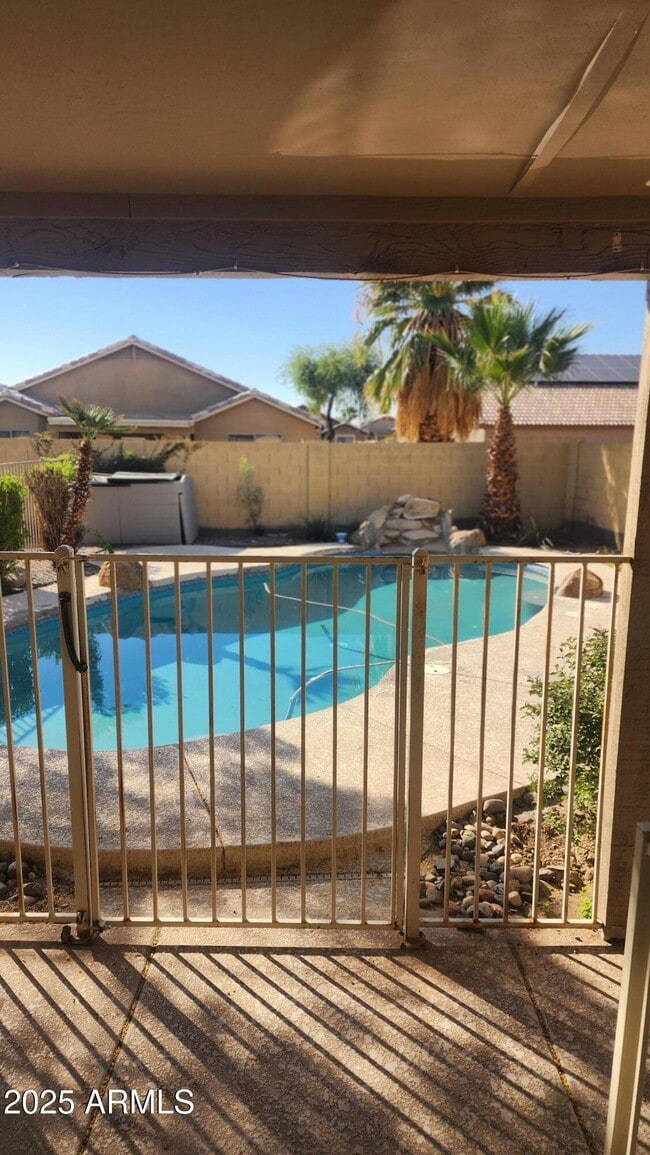 Building Photo - 15081 W Fillmore St