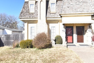 Building Photo - 1023 E Thompson Ave