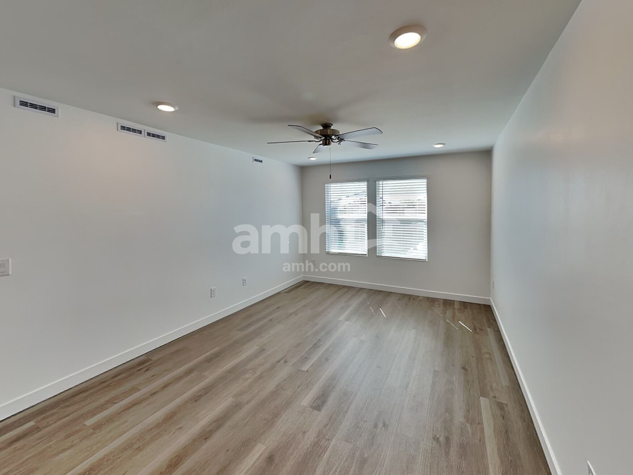 Building Photo - 9567 E Harkes Dr