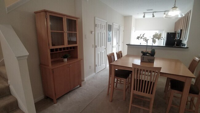 Building Photo - Beautiful Furnished 2/2.5  Pool View Condo x Rent Close to Universities.