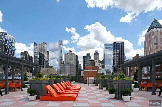 Building Photo - 410 W 53rd St