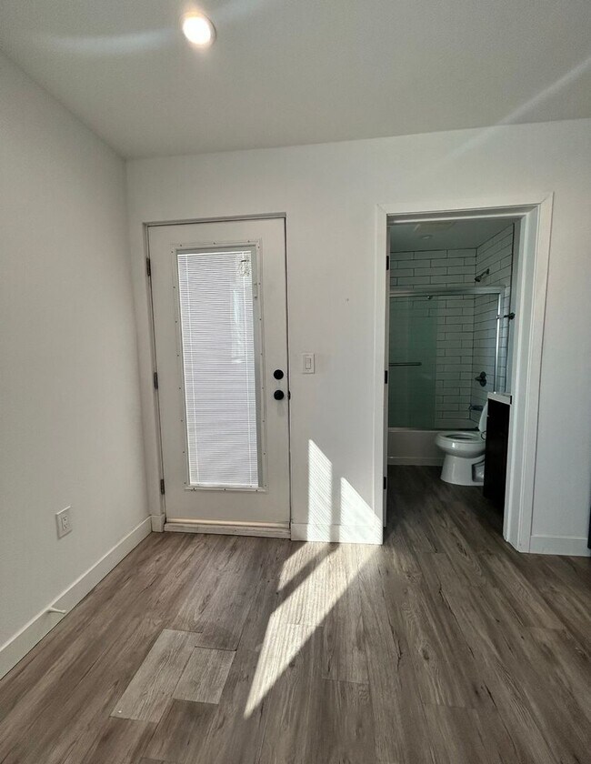 Building Photo - Private Bedroom w Personal Bathroom & Shower, shared student-oriented space