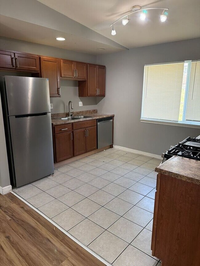 Building Photo - Charming 3-bedroom, 1-bath