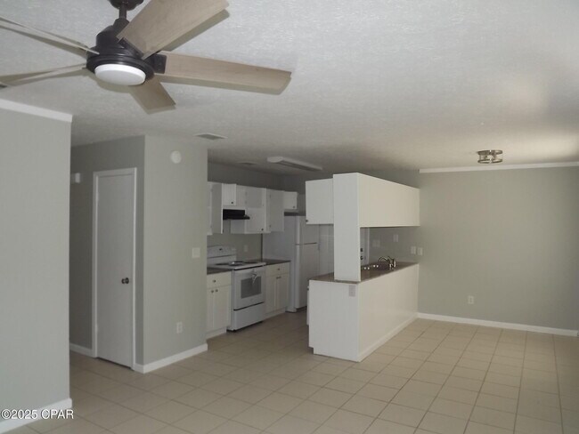 Building Photo - 2712 Oak Hammock Dr