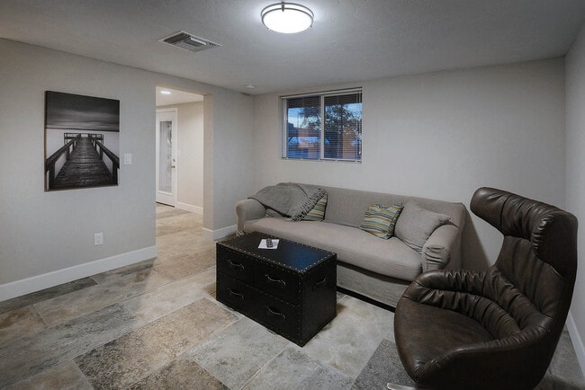 Building Photo - PRE-LEASE FOR 2026 Beautiful 2 Bedroom Home Totally Remodeled and Updated, Central A/C