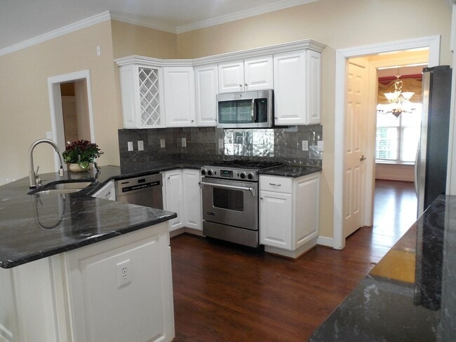 Building Photo - Large Colonial in Twin Hickory  **Availabl...