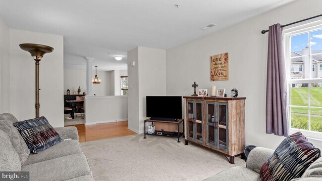 Building Photo - 301 Holly Hill Ct