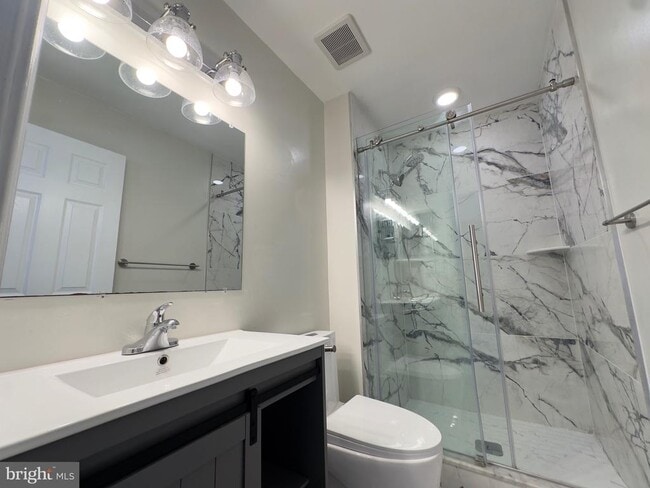 Building Photo - 1017 Oaklyn Ct