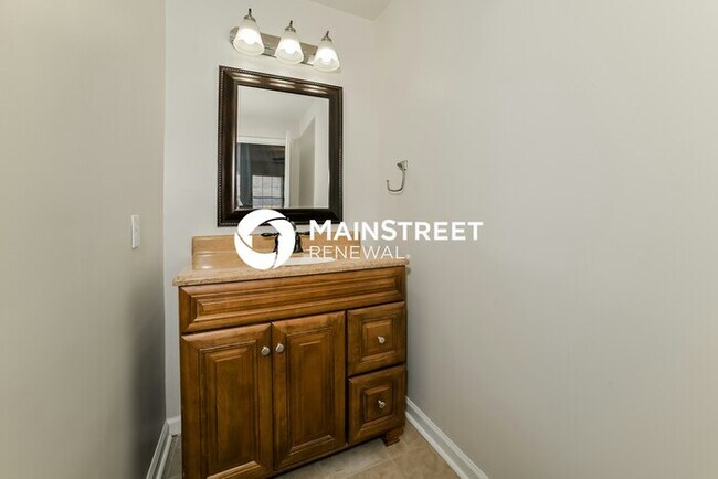 Building Photo - 3 Bedroom Pet-Friendly Home in KNOXVILLE, TN with Main Street Renewal