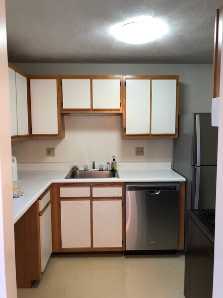 Kitchen - 777 Middle Rd