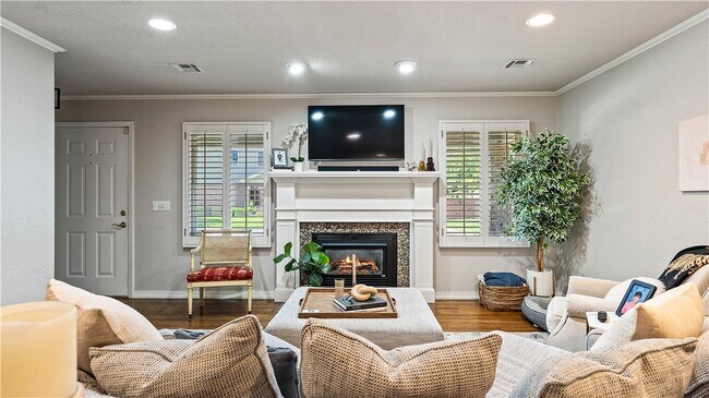 Building Photo - 2 S Prairie Dunes Dr