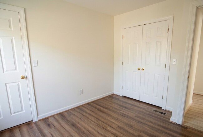 Building Photo - -- ACT FAST!  HUGE 4 BEDROOM 2.5 BATH GLEN ALLEN HOME --