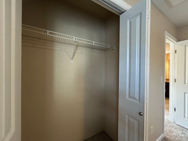 Building Photo - Gorgeous 4 Bed, 2.5 Bath Tuscany Home!