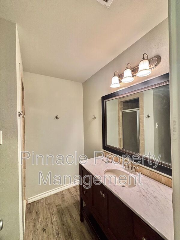 Building Photo - 2205 Johnson St