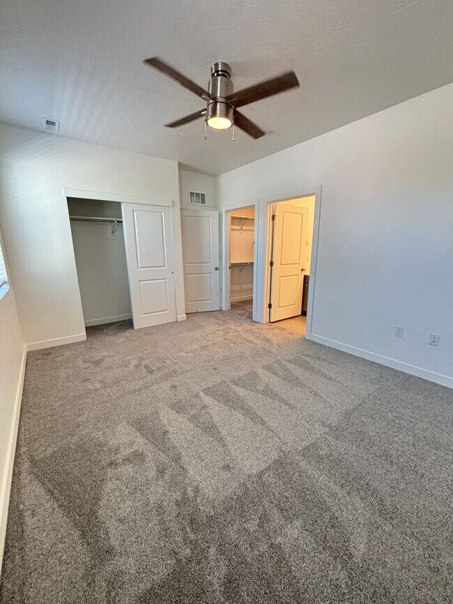 Building Photo - 557 E 3880 S