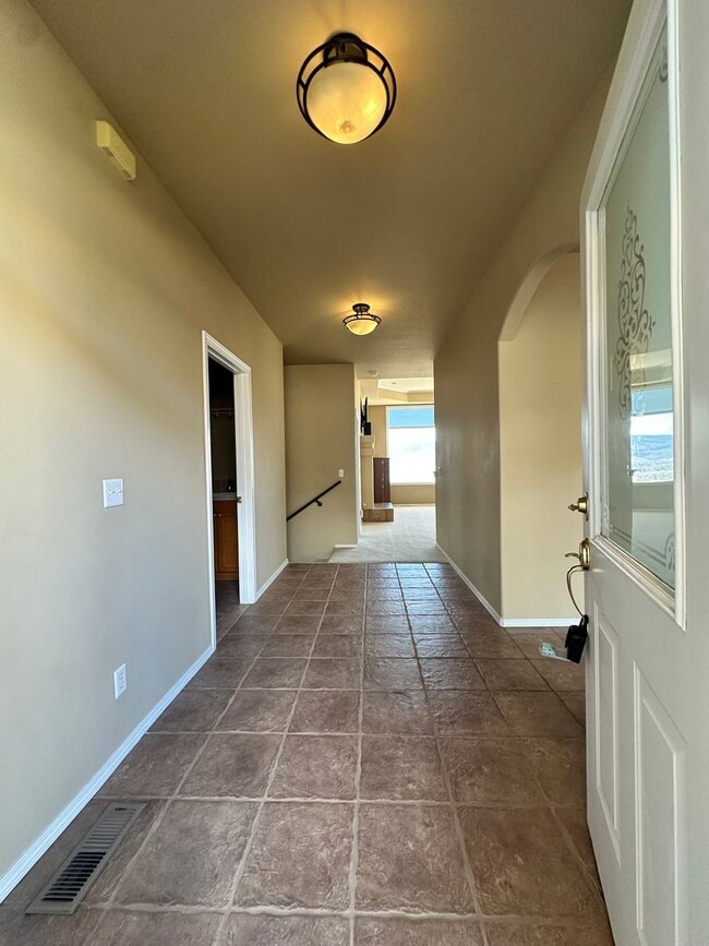 Building Photo - Stunning 4 Bedroom Briarwood Home with City View - MOVE IN SPECIAL $200 OFF