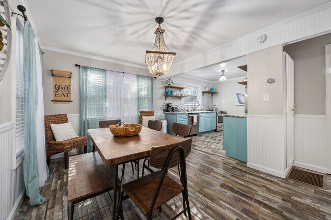 Building Photo - 347 Seabreeze Dr
