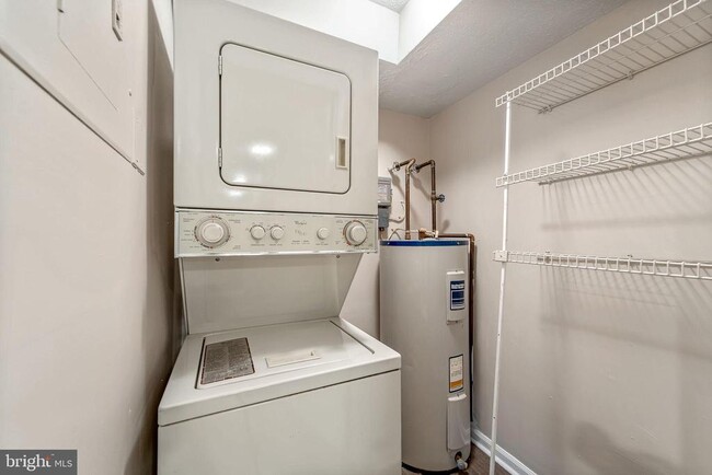 Building Photo - 151 Kenwood Dr