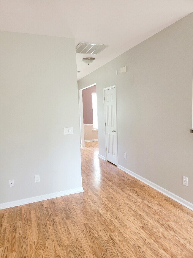 Building Photo - 325 Afton Ln