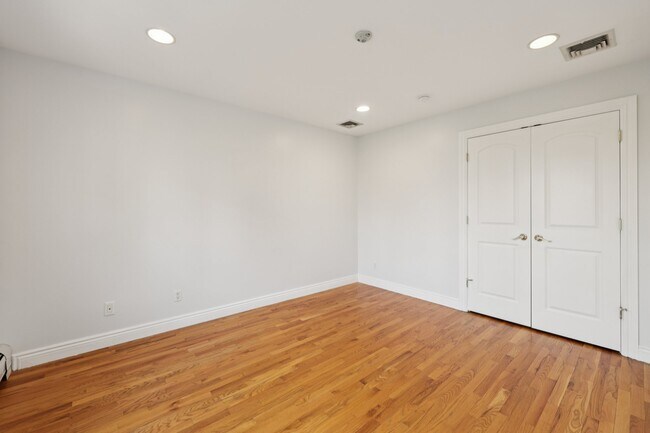 Building Photo - 285 Knox Ave