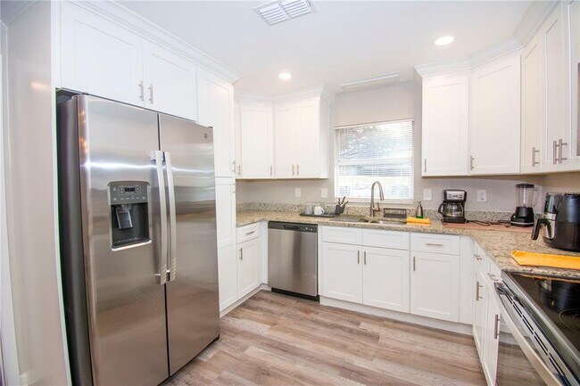 Building Photo - 1504 Hallam Dr