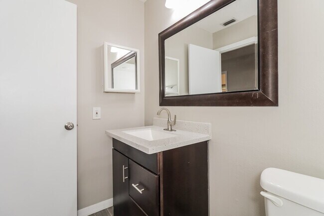 Building Photo - 8533 Gum Tree Ave