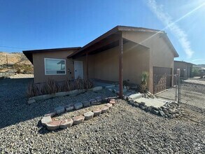 Building Photo - FRESH, CLEAN & BRIGHT 3 BED 2 BATH
