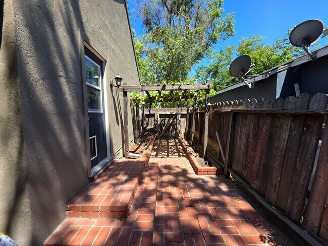 Building Photo - Charming Bungalow in La Loma neighborhood!