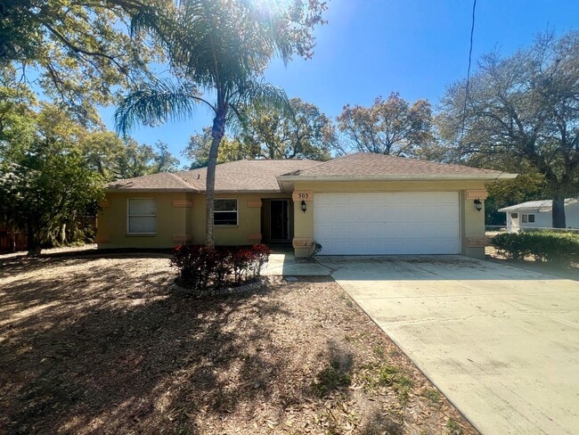 Building Photo - 3 Bedroom, 2 Bath Home with Yard - Palmetto
