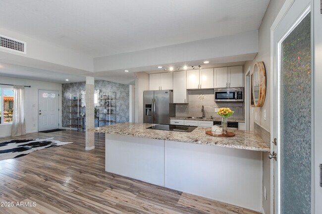 Building Photo - 3009 E Dahlia Dr