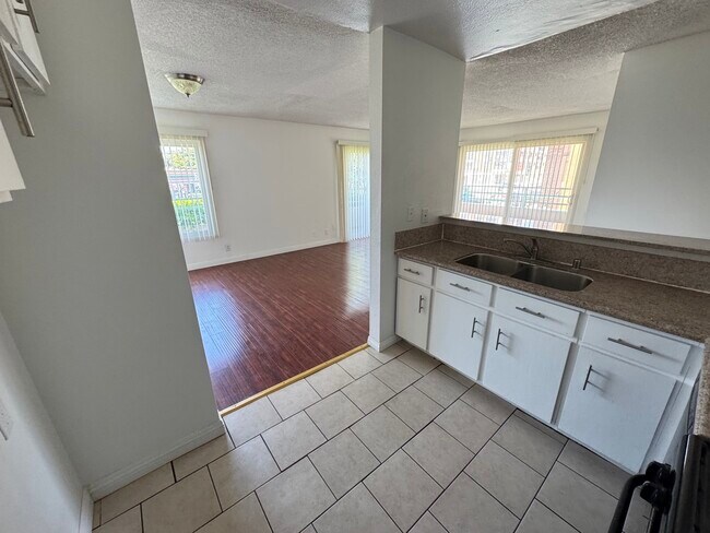 Building Photo - 2620 S Barrington Ave