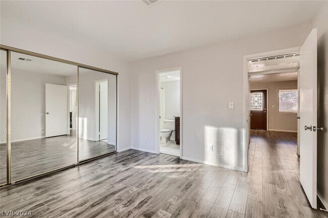 Building Photo - 1109 N Buffalo Dr