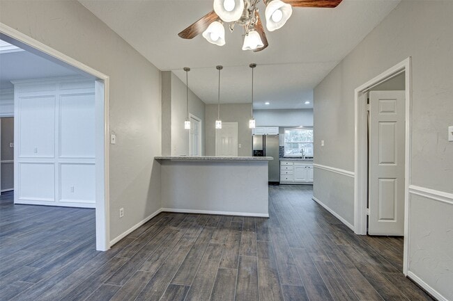 Building Photo - 3422 Mesquite Dr