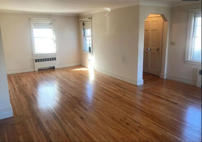 Building Photo - 73 Tiffany St