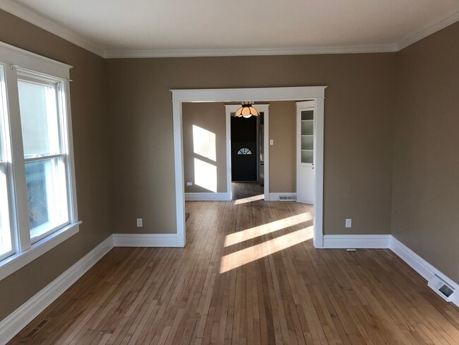 Building Photo - 116 N Adams St