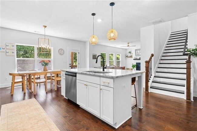 Building Photo - 178 Crestbrook Wy