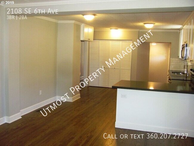 Building Photo - 2108 SE 6th Ave