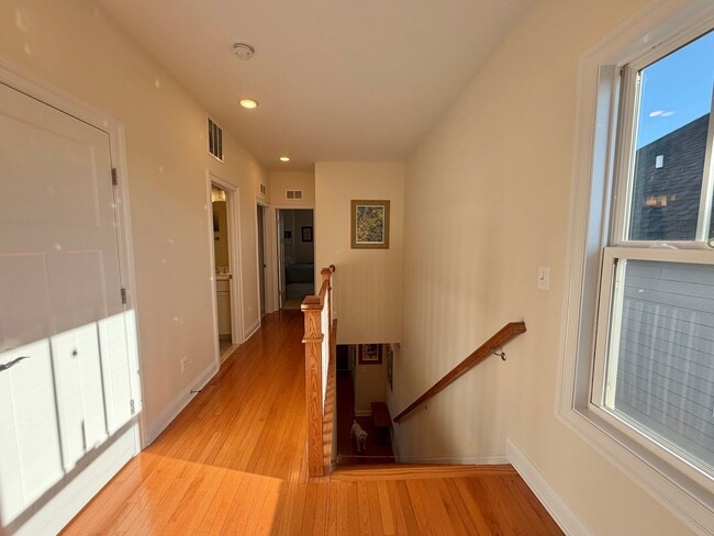 Building Photo - 1539 Barnett St