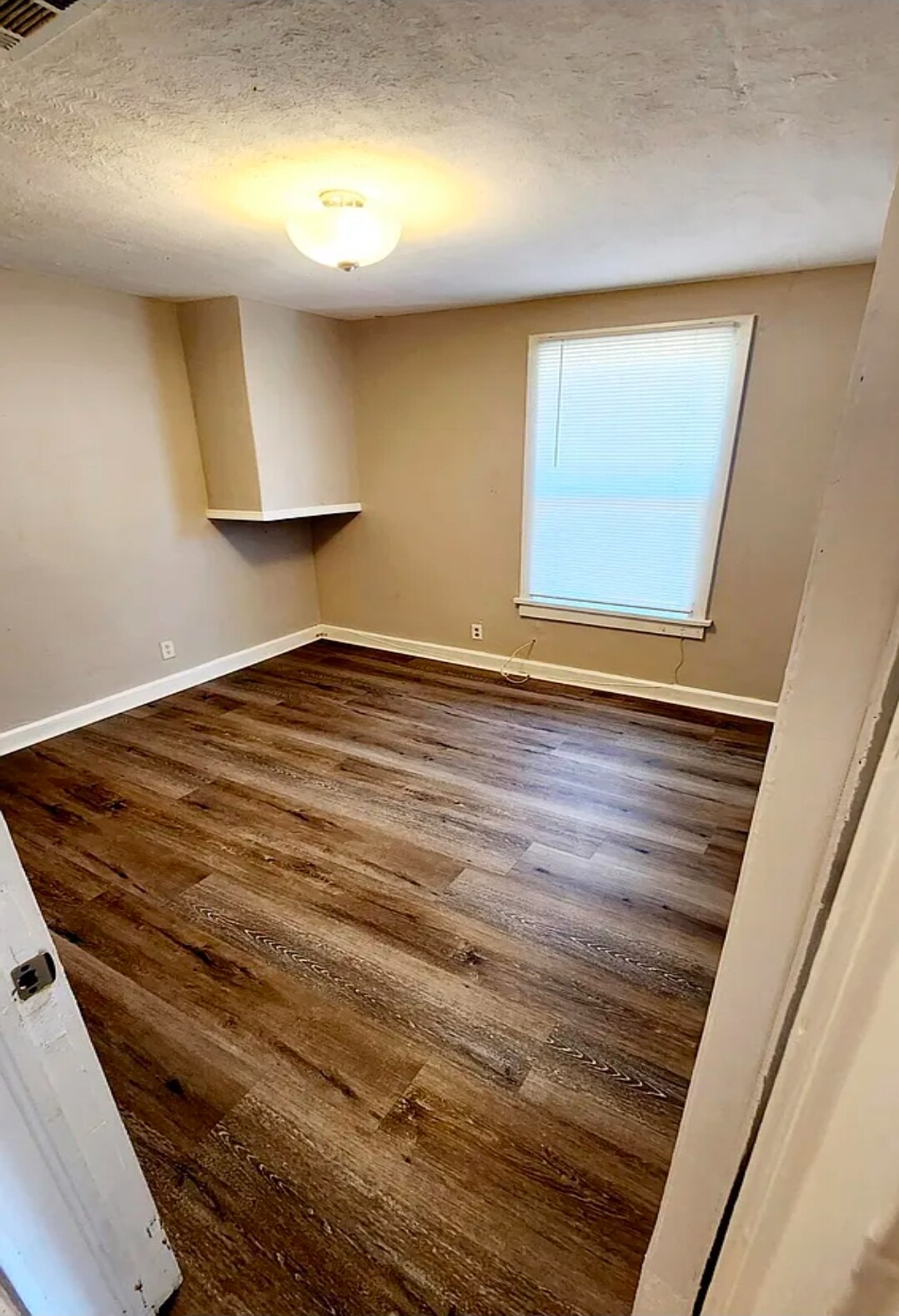 Building Photo - Room in Duplex on M.L.K. Jr Dr SW