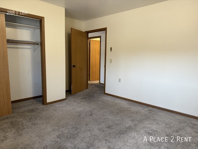 Building Photo - Newly Renovated 2-Bed Near Hospital | Bran...