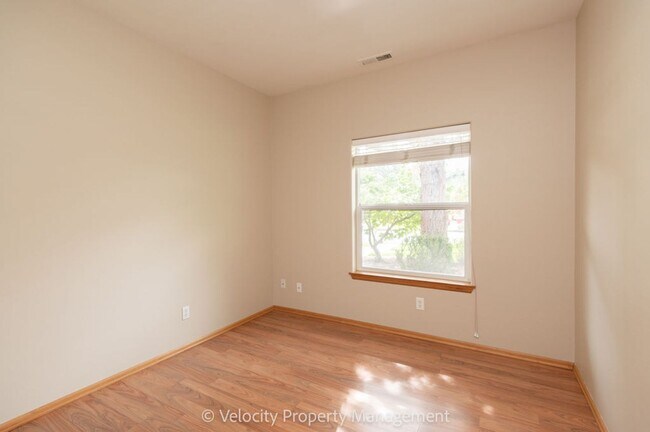 Building Photo - Charming Single Level Home!