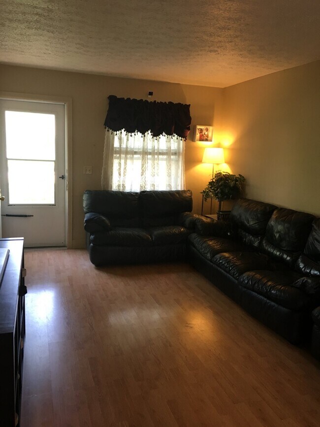 Before move-out - 2236 Laurelwood Dr