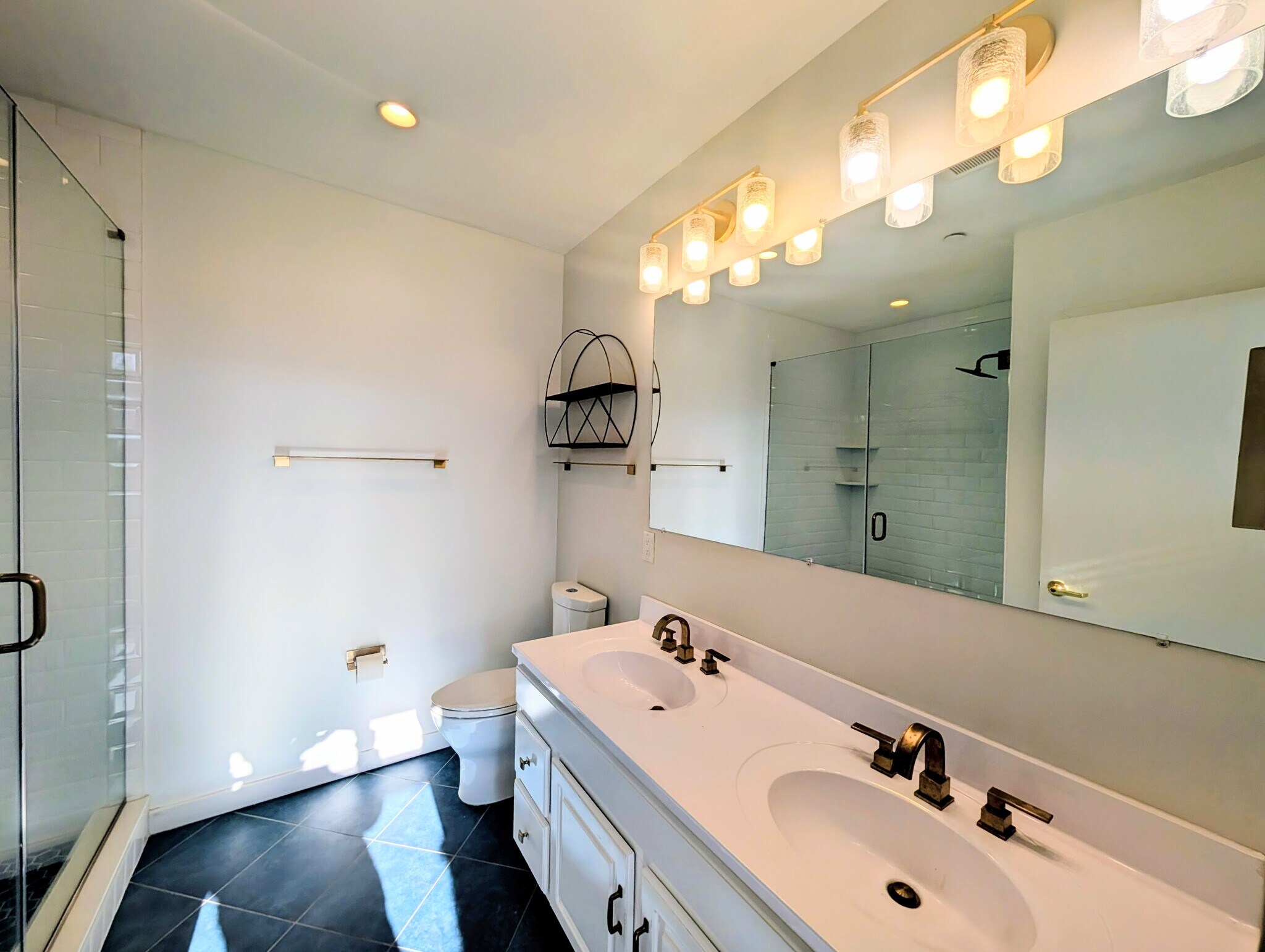 Building Photo - 1500 N American St